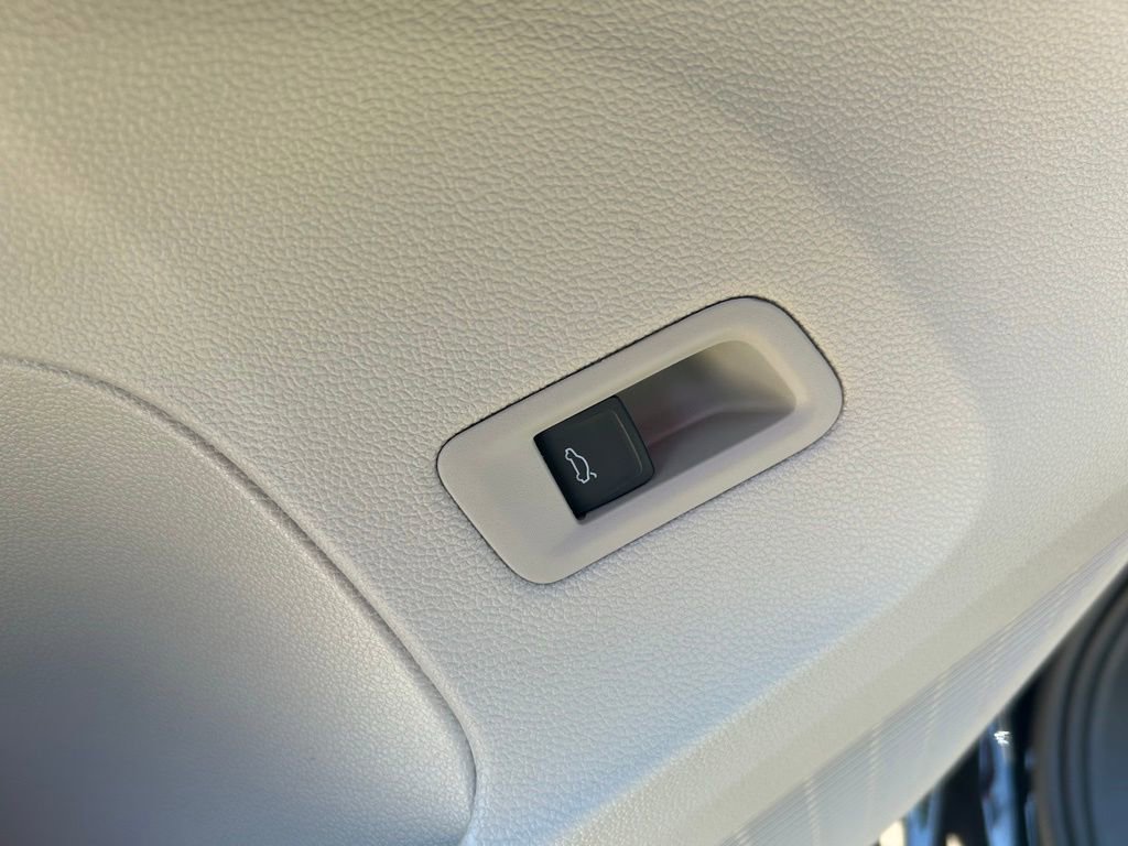 Used 2025 Volkswagen Atlas SE w/ Panoramic Sunroof Package image 50