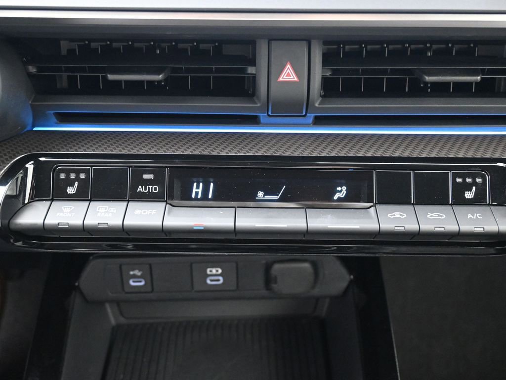 Used 2025 Toyota Prius XLE image 21