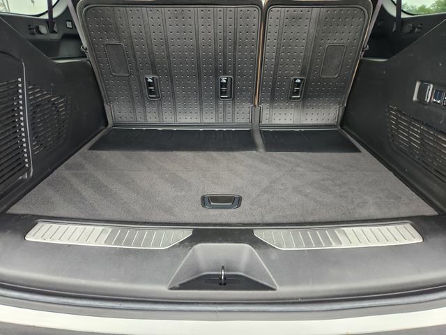 Used 2024 Chevrolet Suburban Premier w/ Premium Package RWD image 33