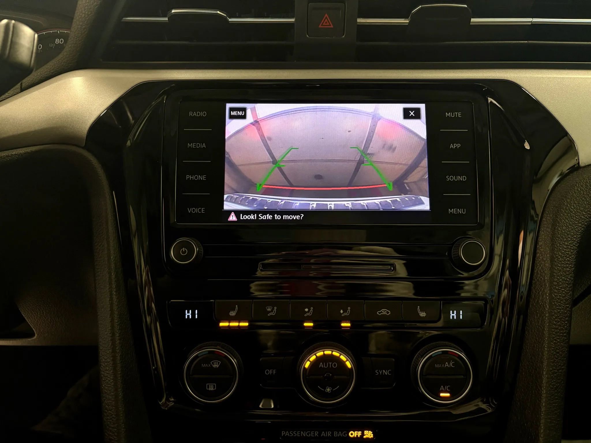 Used 2022 Volkswagen Passat 2.0T SE image 31