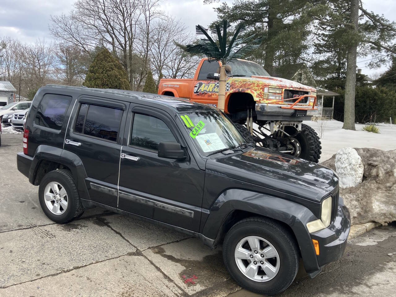 Used 2011 Jeep Liberty Sport image 2