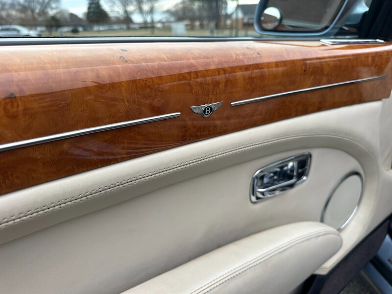 Used 2007 Bentley Azure image 12