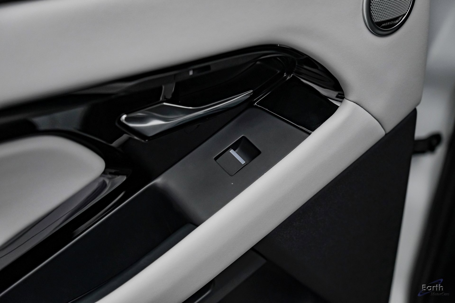 Used 2024 Land Rover Range Rover Evoque Dynamic SE image 81