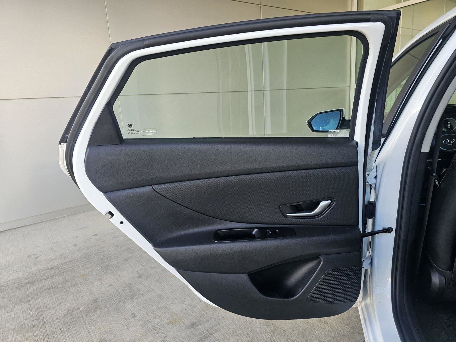 Used 2021 Hyundai Elantra Limited image 16