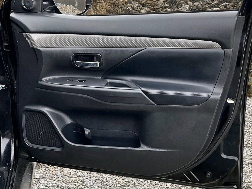 Used 2020 Mitsubishi Outlander ES image 21