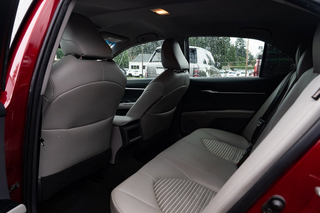 Used 2018 Toyota Camry SE image 19