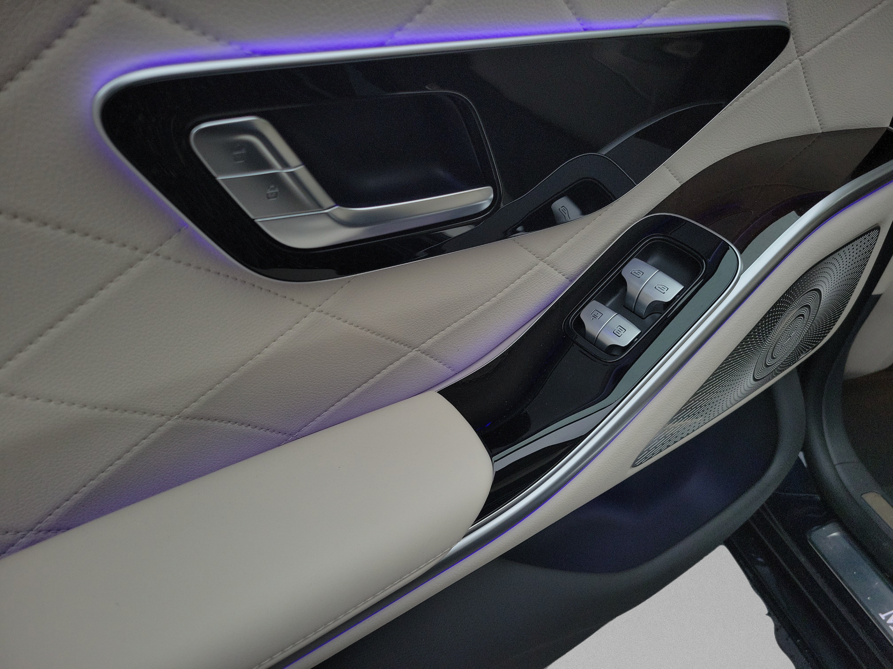 New 2026 Mercedes-Benz S 580e 4MATIC Sedan image 8