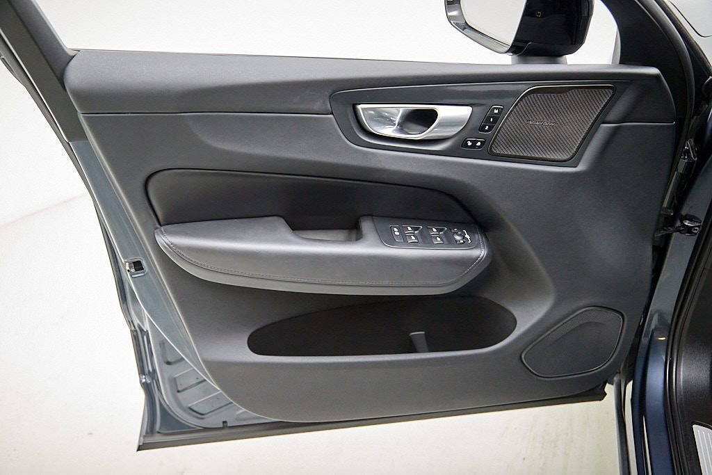 Certified 2024 Volvo XC60 B5 Plus w/ Climate Package image 11