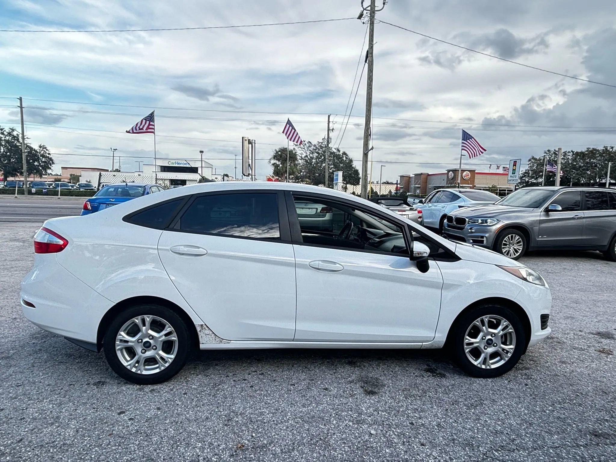 Used 2014 Ford Fiesta SE w/ Comfort Package image 6