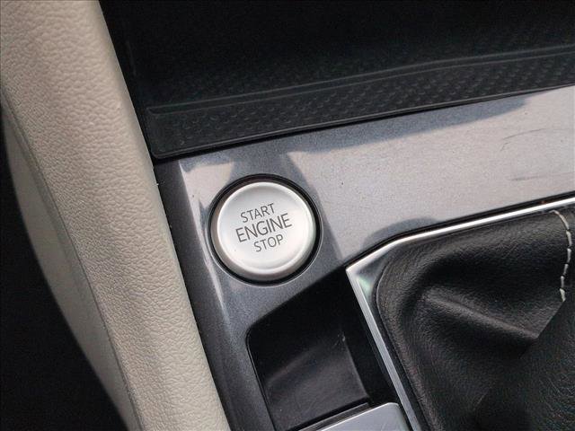 Used 2023 Volkswagen Tiguan SE R-Line image 16