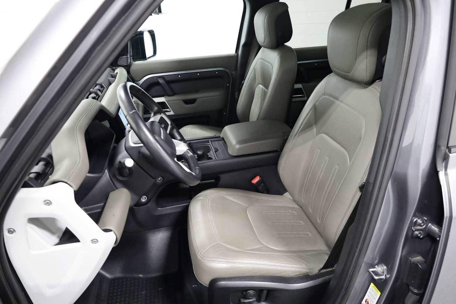 Used 2020 Land Rover Defender 110 SE image 5