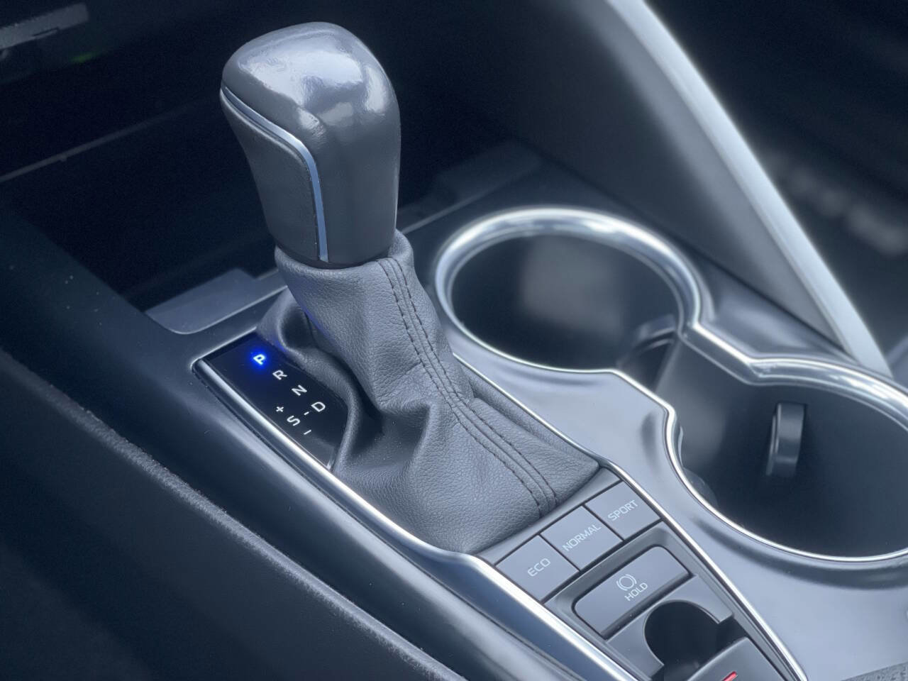 Used 2020 Toyota Camry XSE image 30