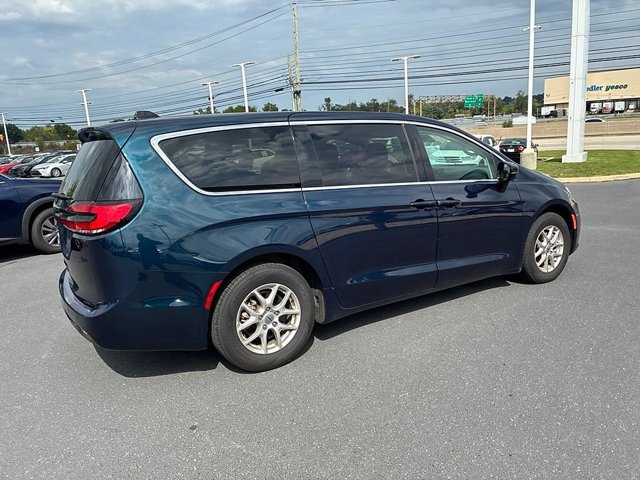 Used 2024 Chrysler Pacifica Touring-L FWD image 8