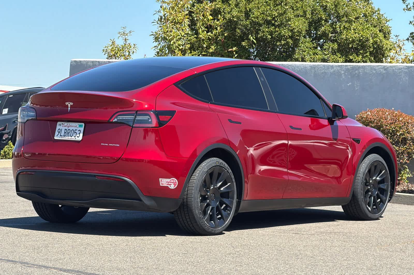 Used 2024 Tesla Model Y Long Range AWD/4WD image 2