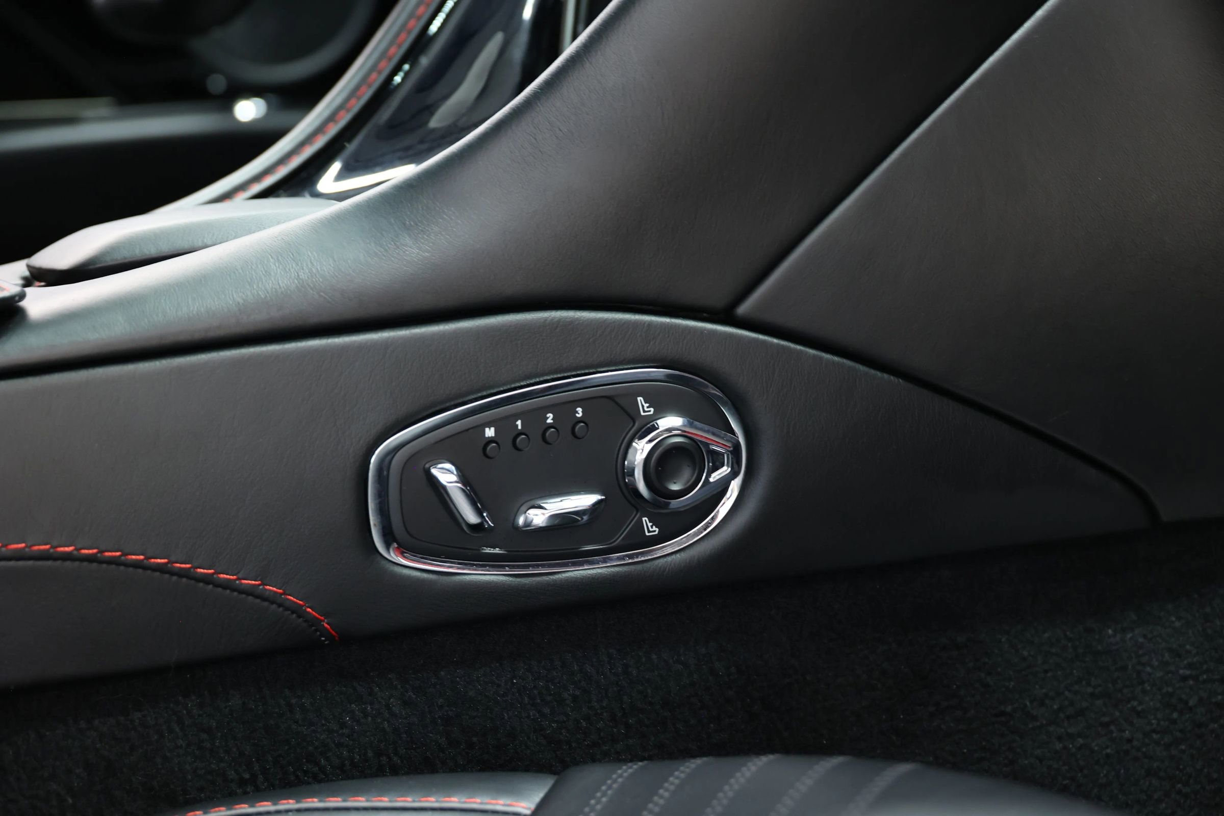 Used 2018 Aston Martin DB11 V12 image 70