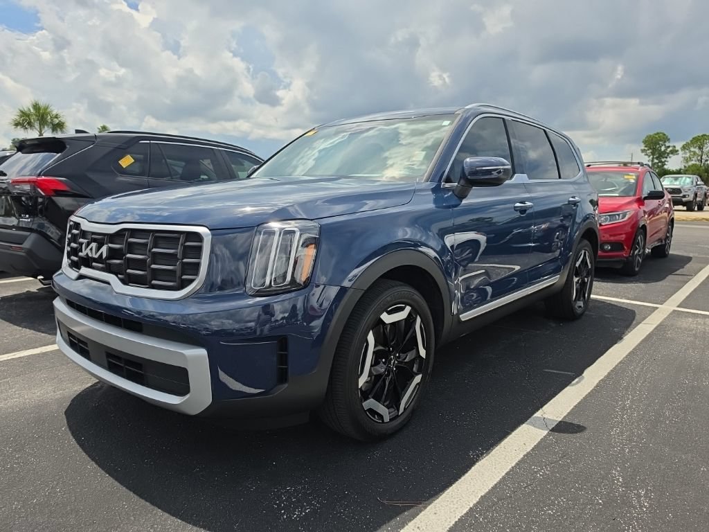 Certified 2024 Kia Telluride S w/ S Sunroof Package FWD image 5