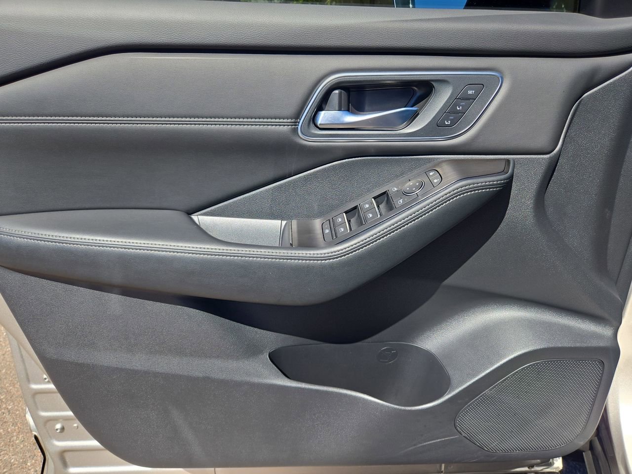 Certified 2025 Nissan Rogue Platinum w/ Platinum Premium Package image 27