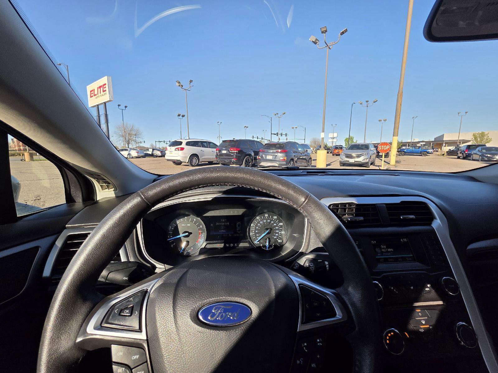 Used 2016 Ford Fusion SE w/ Equipment Group 201A image 24