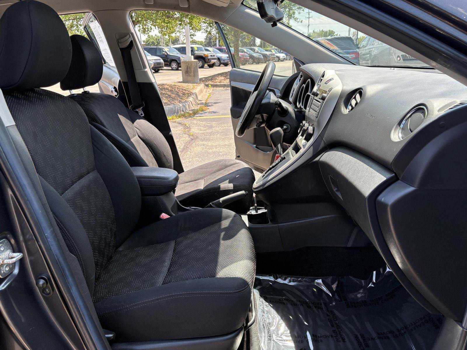 Used 2009 Pontiac Vibe w/ Preferred Package FWD image 14