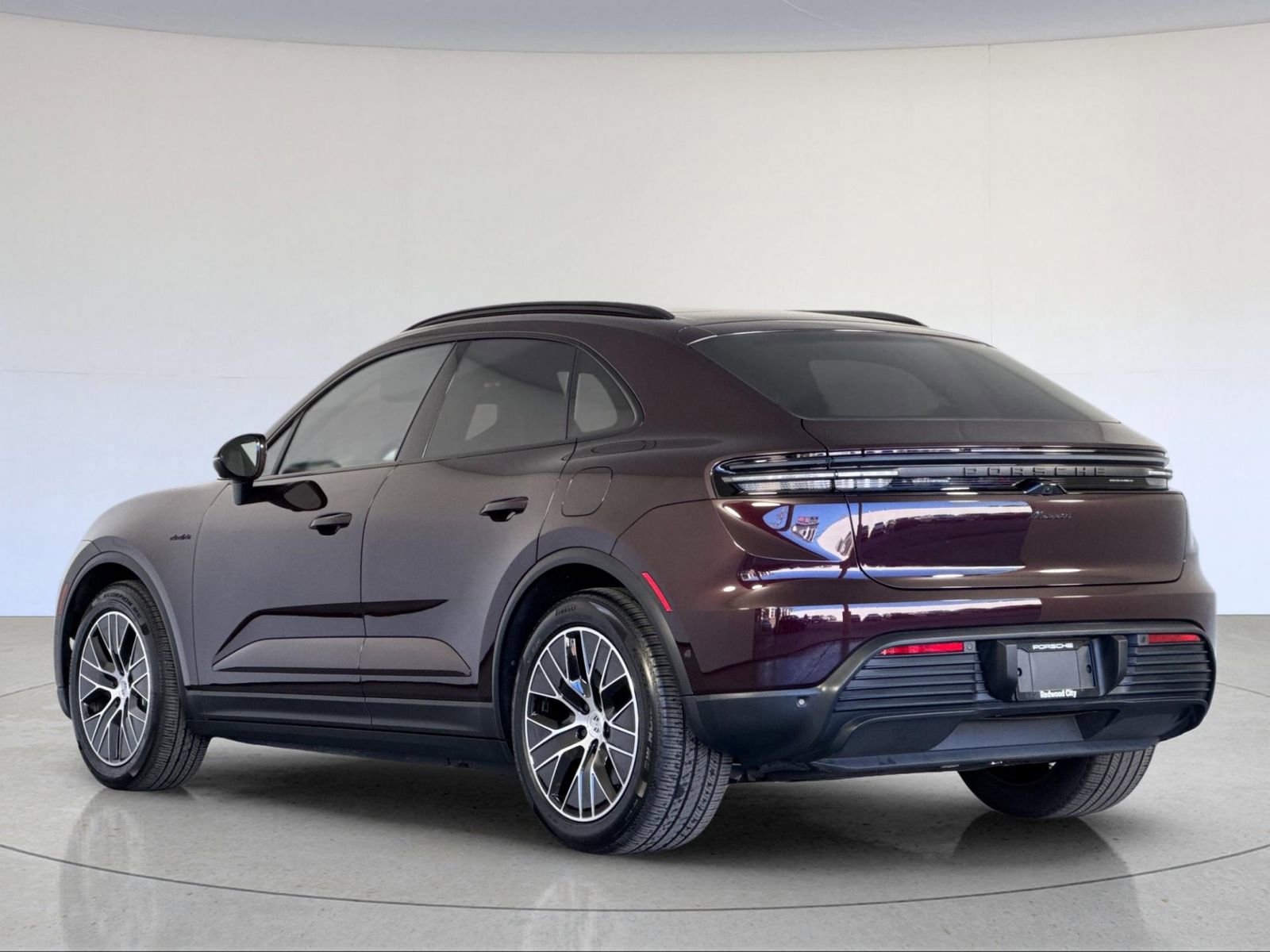 Used 2025 Porsche Macan Electric image 3