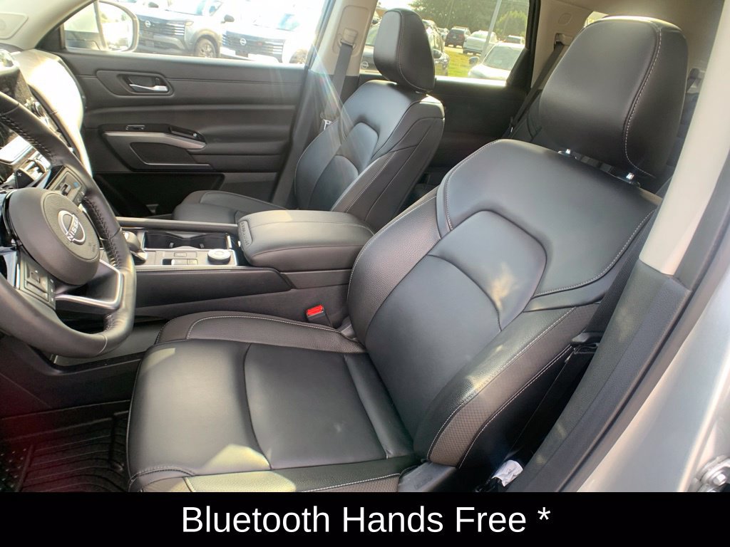 Used 2025 Nissan Pathfinder SL w/ SL Premium Package AWD/4WD image 16