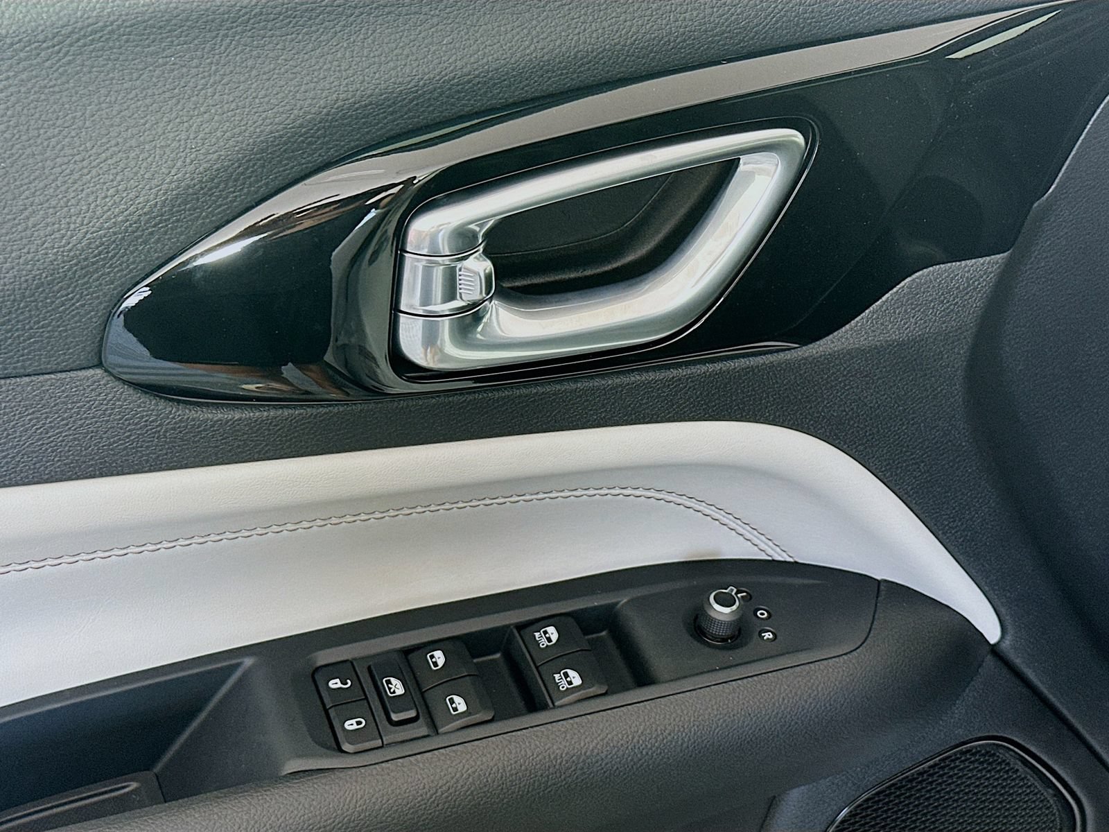 New 2026 Jeep Compass Limited AWD/4WD image 17