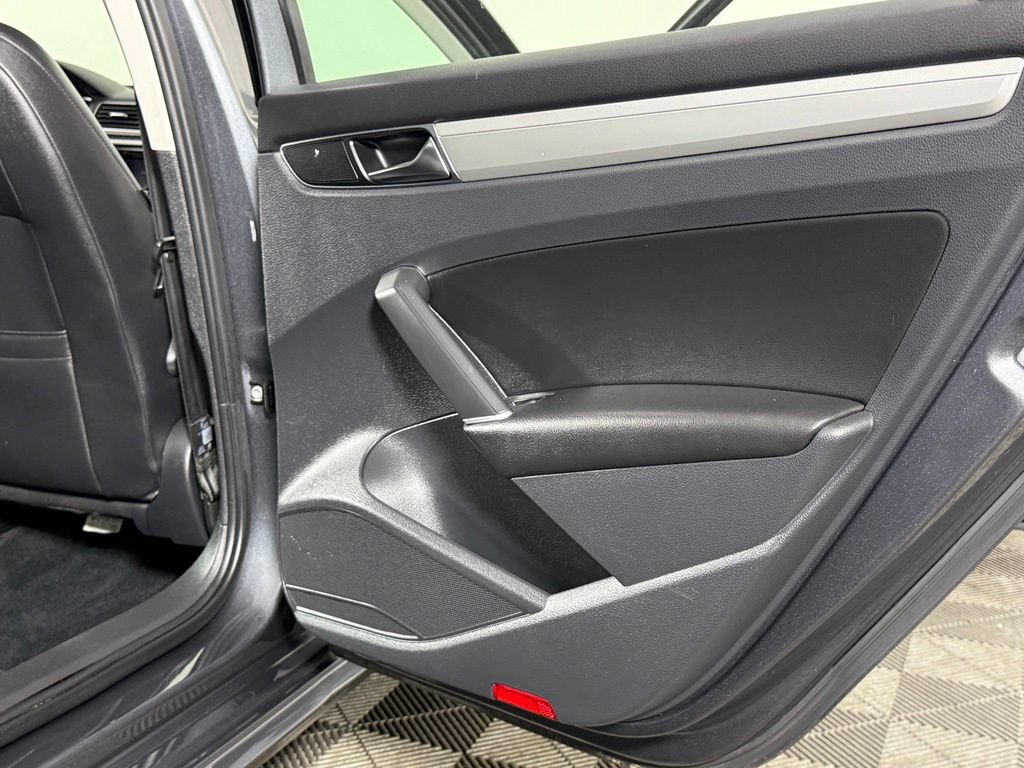 Used 2019 Volkswagen Passat 2.0T Wolfsburg FWD image 32