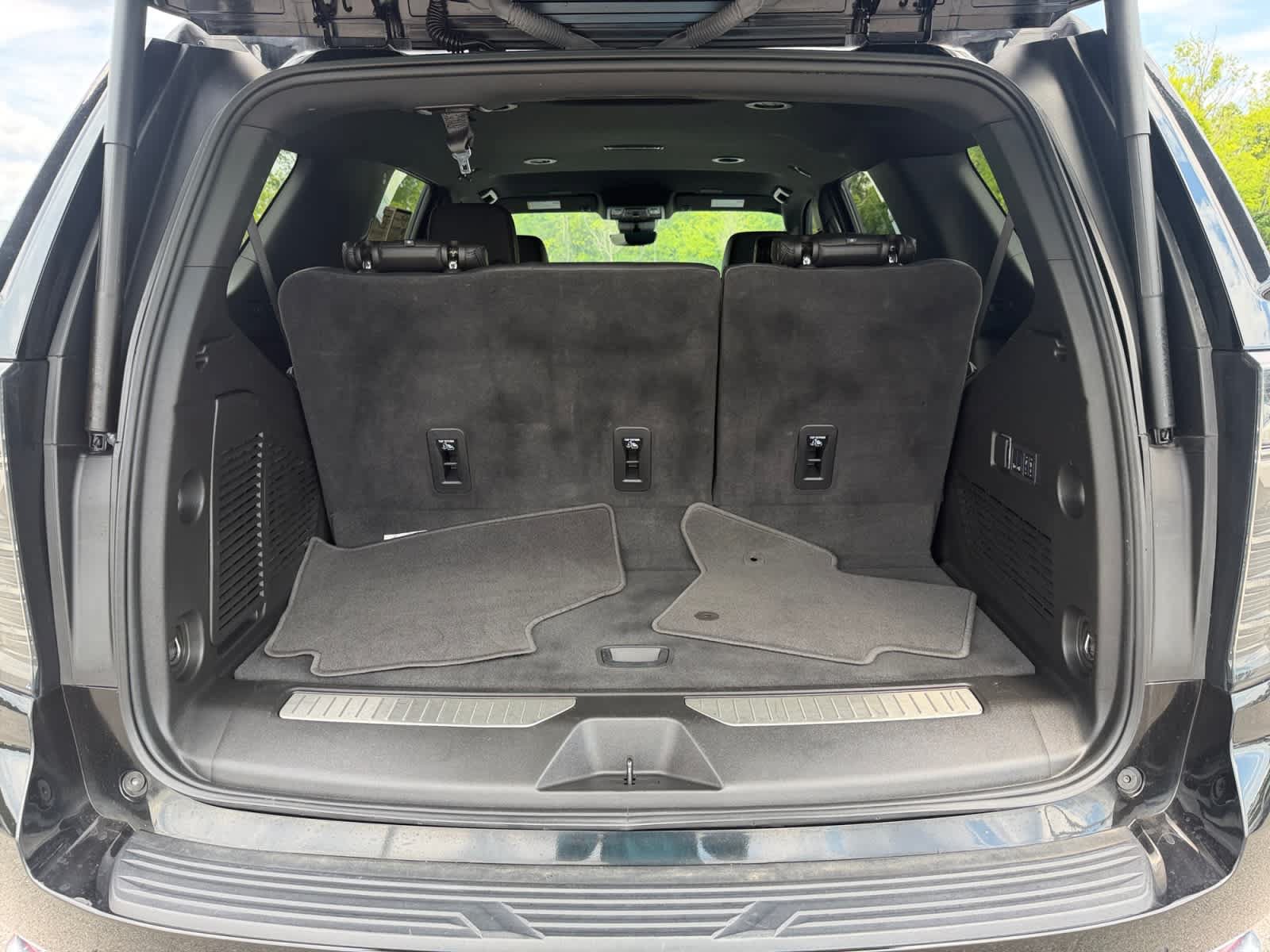 Used 2025 Chevrolet Tahoe High Country AWD/4WD image 19