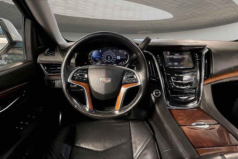 Used 2016 Cadillac Escalade Luxury AWD/4WD image 4
