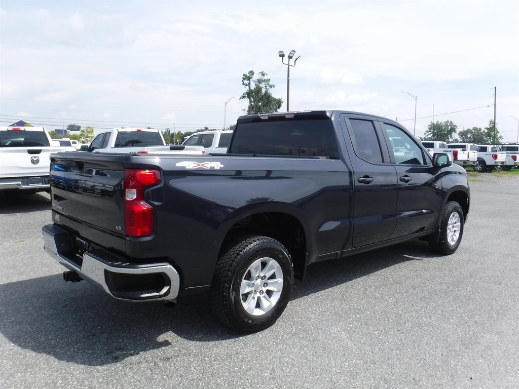Used 2023 Chevrolet Silverado 1500 LT image 2