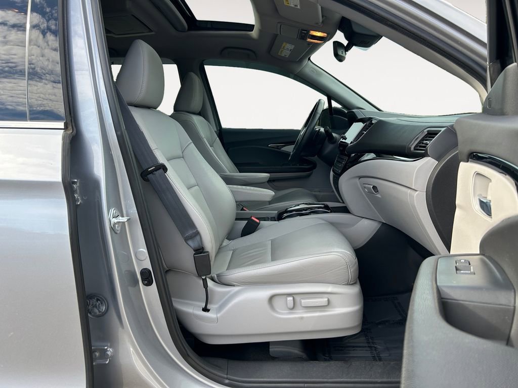 Used 2021 Honda Pilot Touring image 11