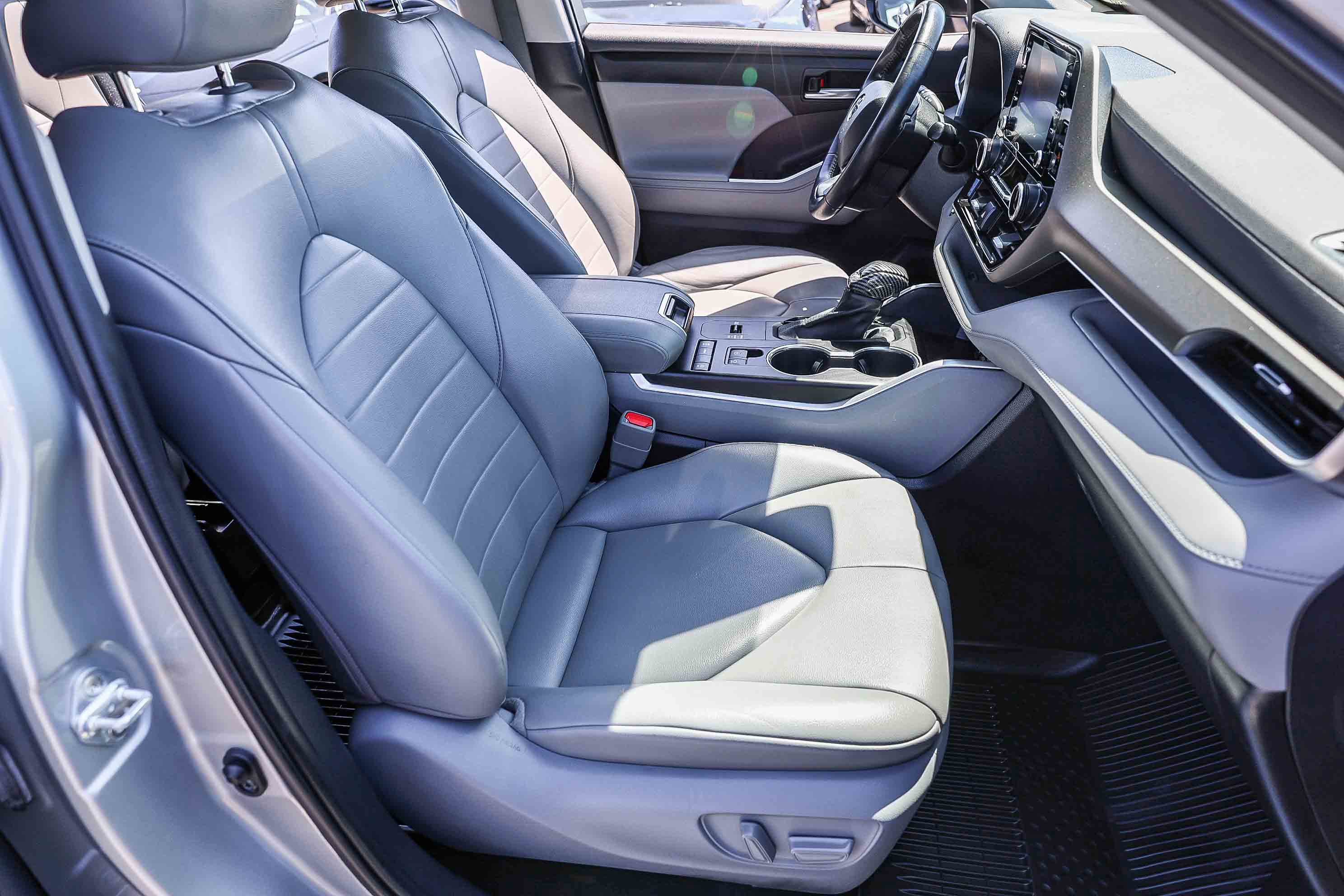 Used 2022 Toyota Highlander XLE image 8