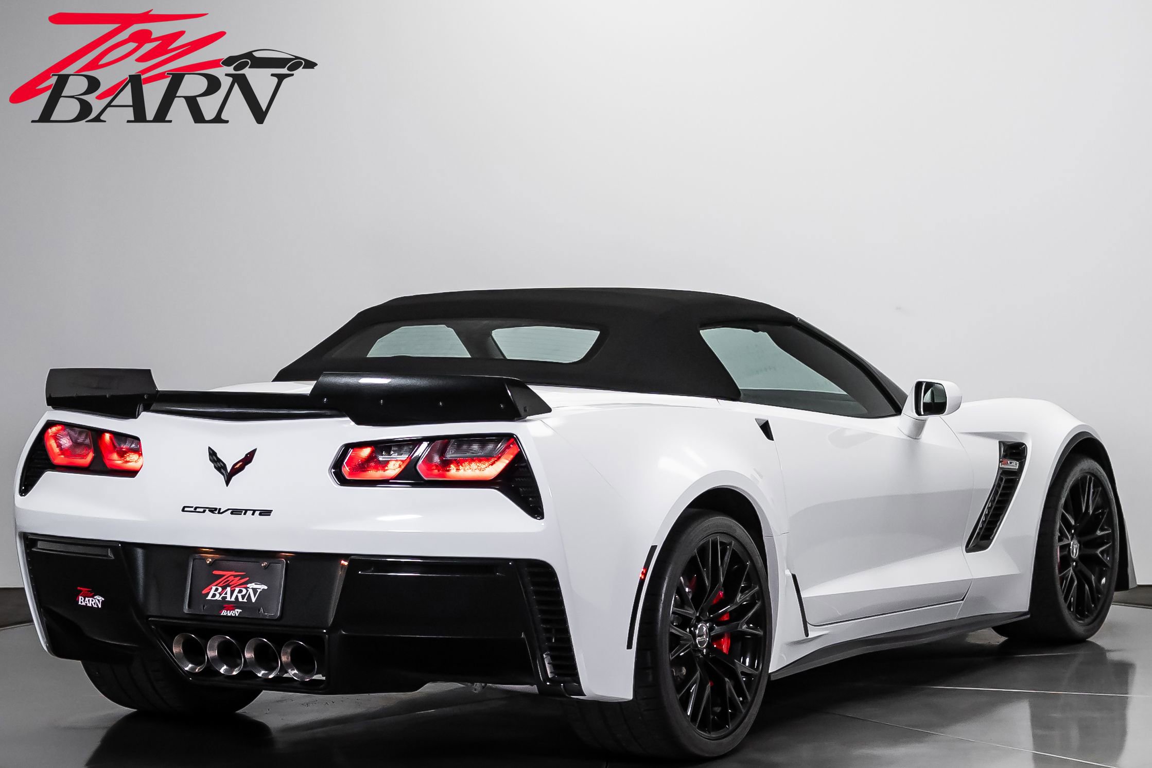 Used 2015 Chevrolet Corvette Z06 w/ 3LZ Preferred Equipment Group RWD image 13