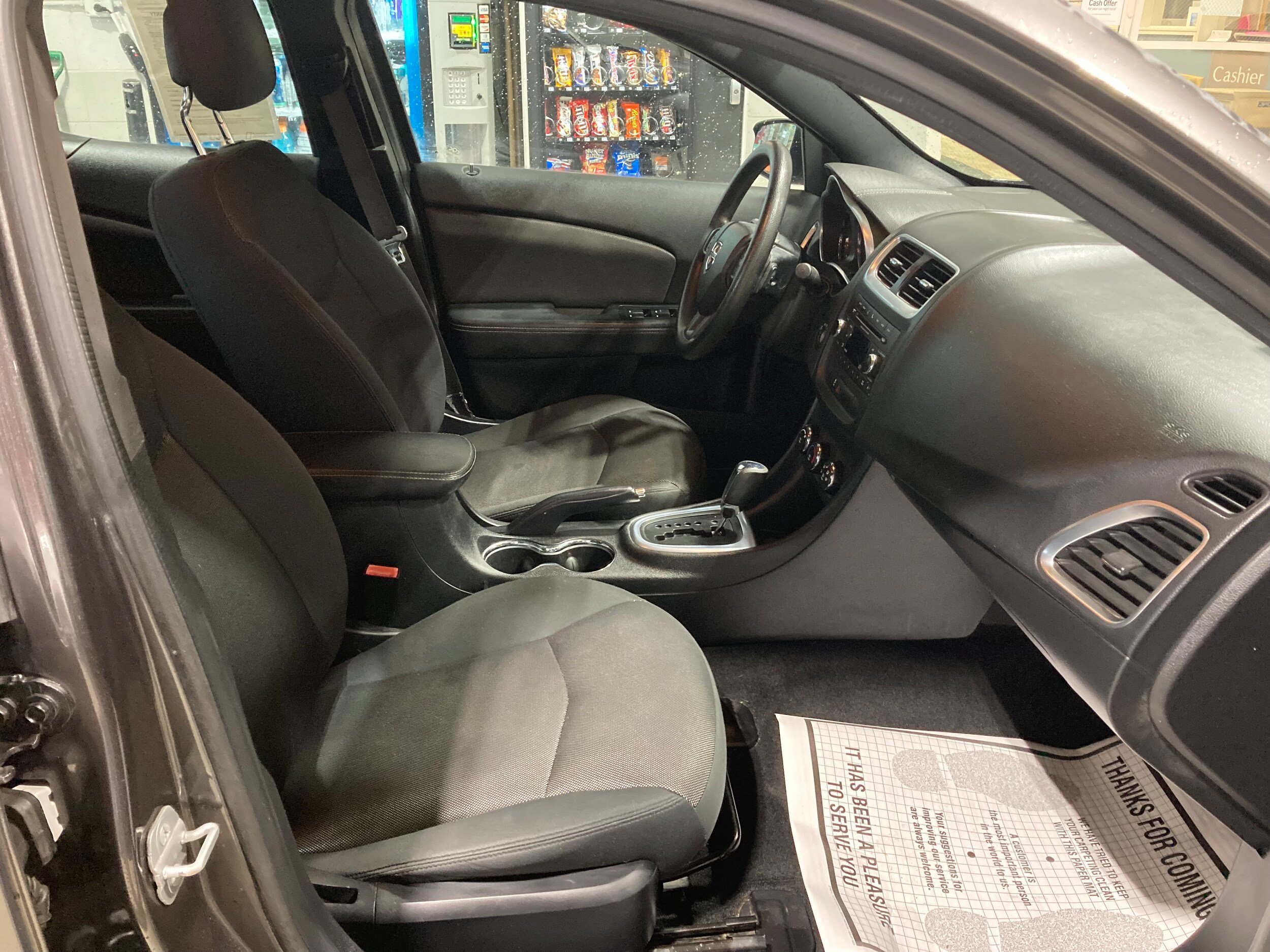 Used 2014 Dodge Avenger SE FWD image 4