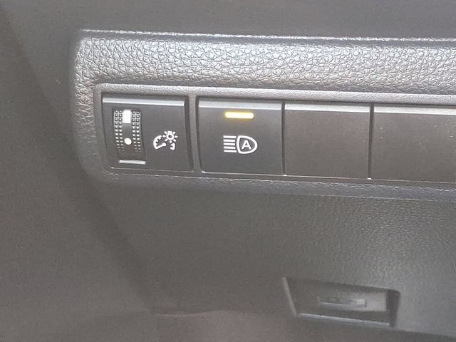 Used 2025 Toyota Corolla LE FWD image 20