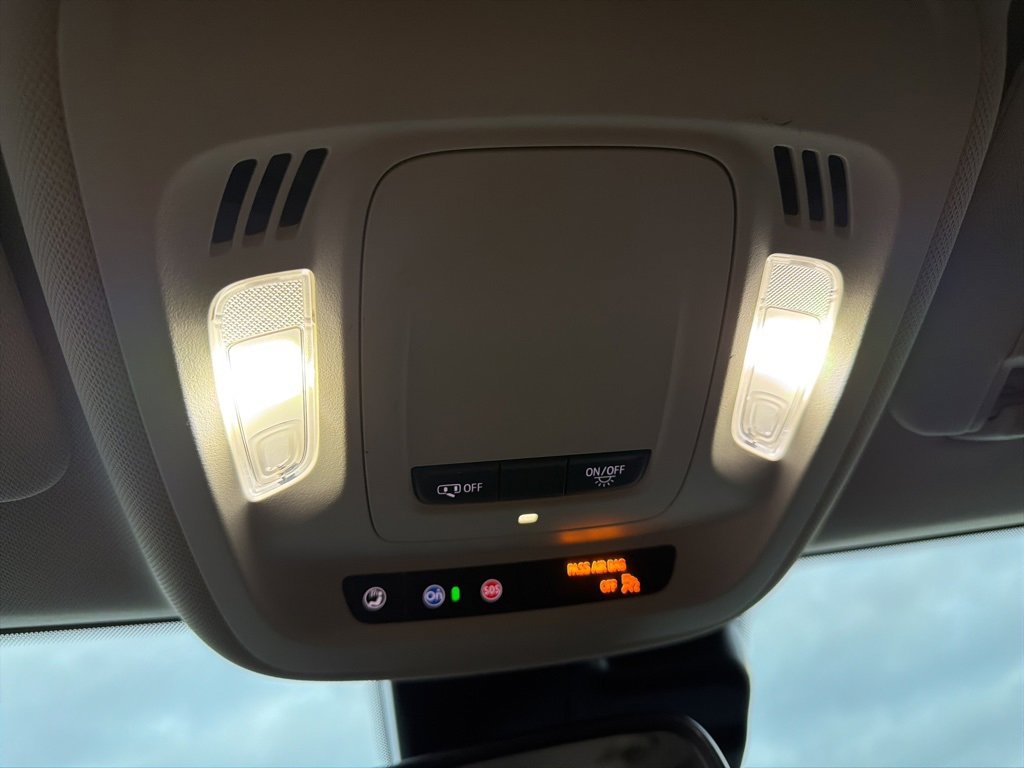 Used 2023 Buick Envision Essence image 11