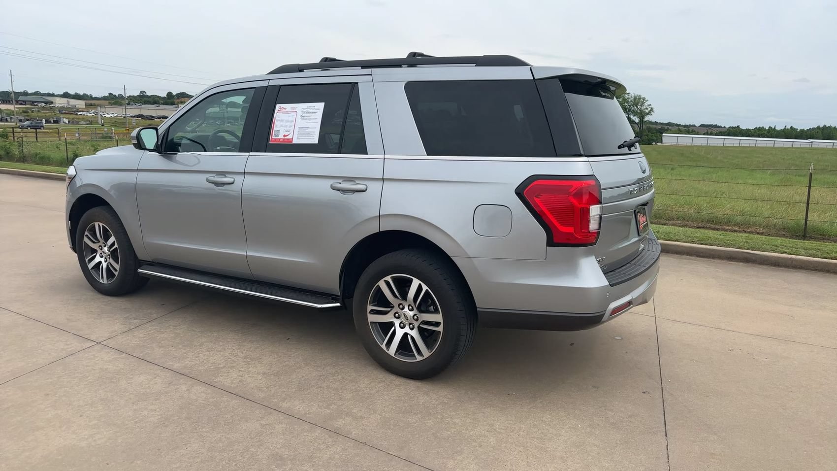 Used 2023 Ford Expedition XLT RWD image 7