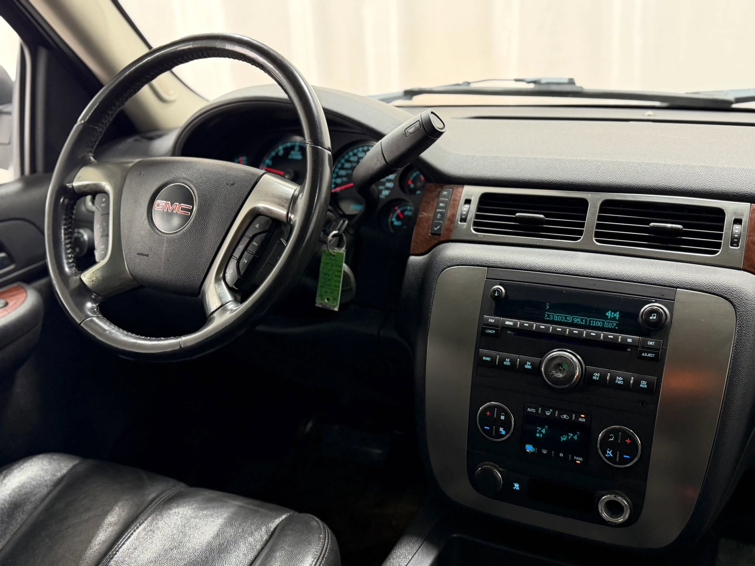 Used 2007 GMC Yukon SLT w/ SLT Preferred Equipment Group AWD/4WD image 19