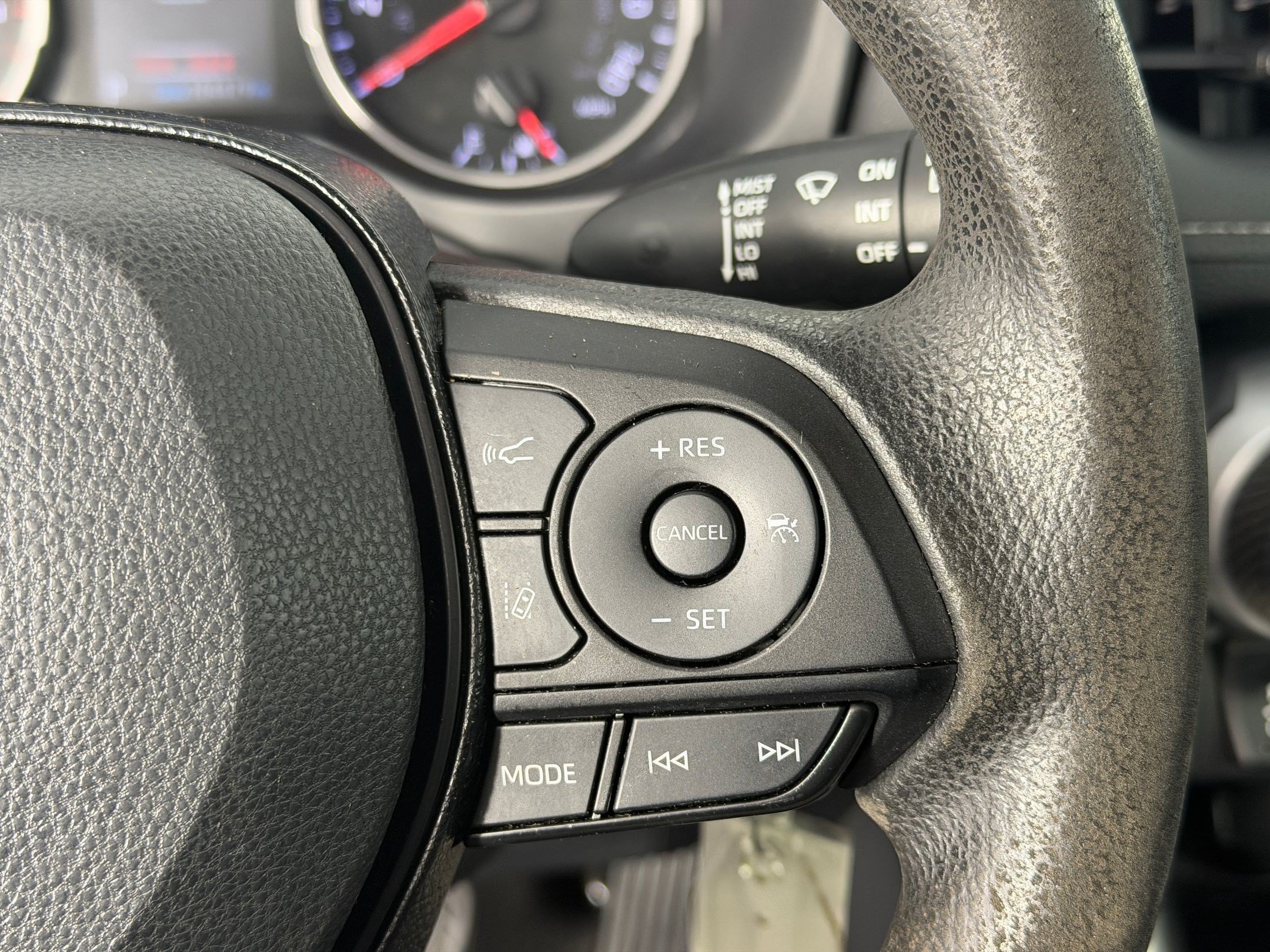 Used 2021 Toyota RAV4 LE FWD image 28