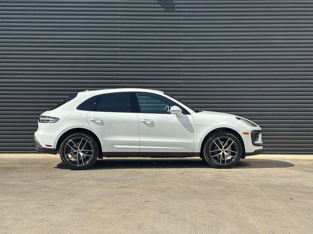 Certified 2025 Porsche Macan image 8