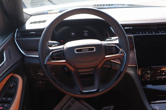 New 2025 Jeep Grand Cherokee Summit image 4