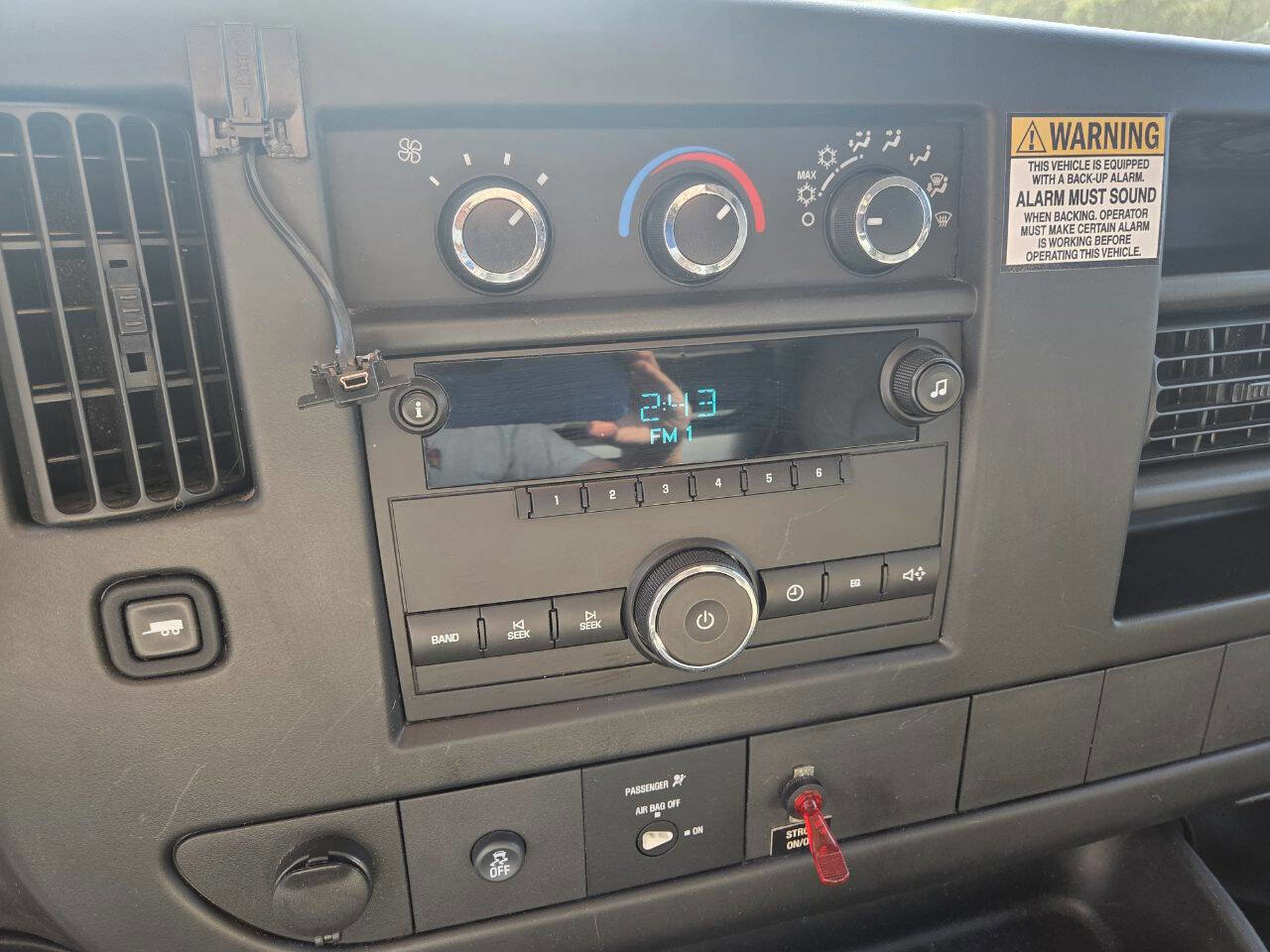 Used 2012 Chevrolet Express 3500 RWD image 19