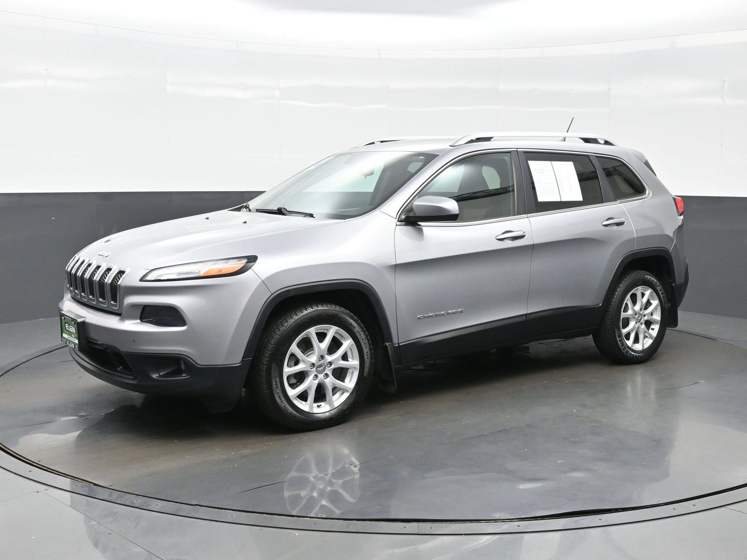 Used 2014 Jeep Cherokee Latitude w/ Trailer Tow Group FWD image 2