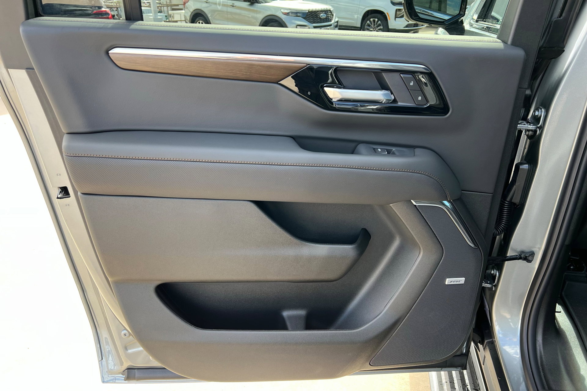 New 2026 Chevrolet Suburban High Country image 19