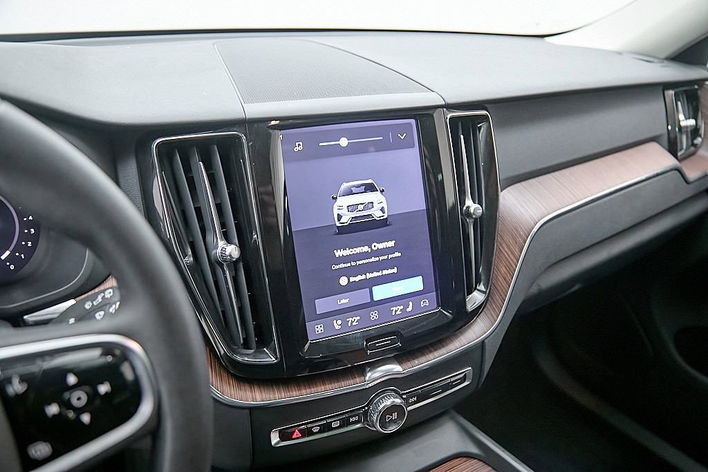 Certified 2023 Volvo XC60 B5 Plus w/ Climate Package image 15