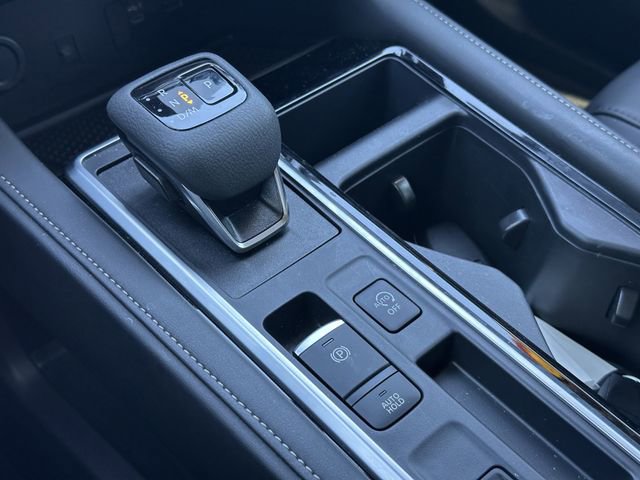 Certified 2025 Nissan Pathfinder SL w/ Black Appearance Package image 32