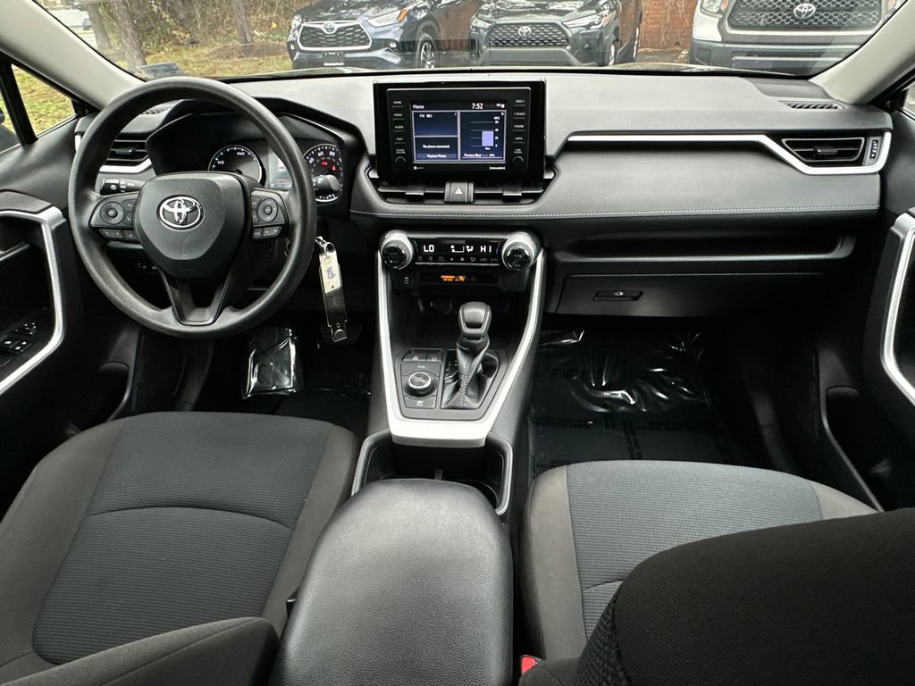Used 2022 Toyota RAV4 LE image 14