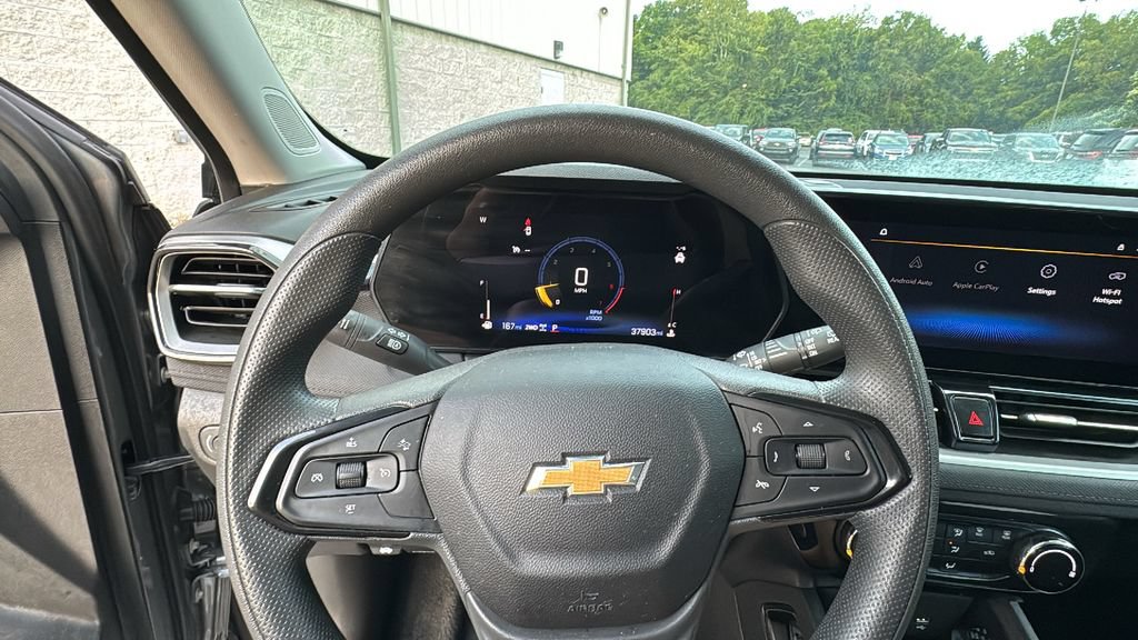 Used 2025 Chevrolet TrailBlazer LT AWD/4WD image 15