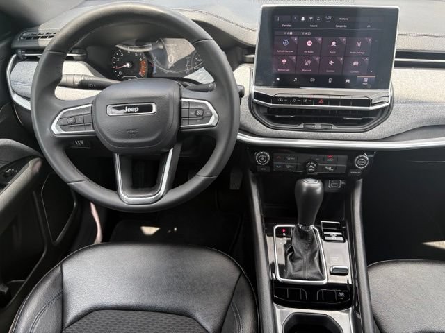 Used 2024 Jeep Compass Latitude AWD/4WD image 3