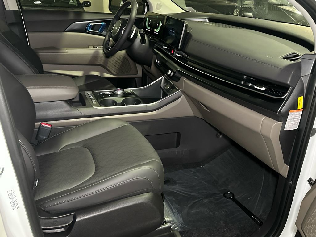 New 2026 Kia Carnival LXS FWD image 10